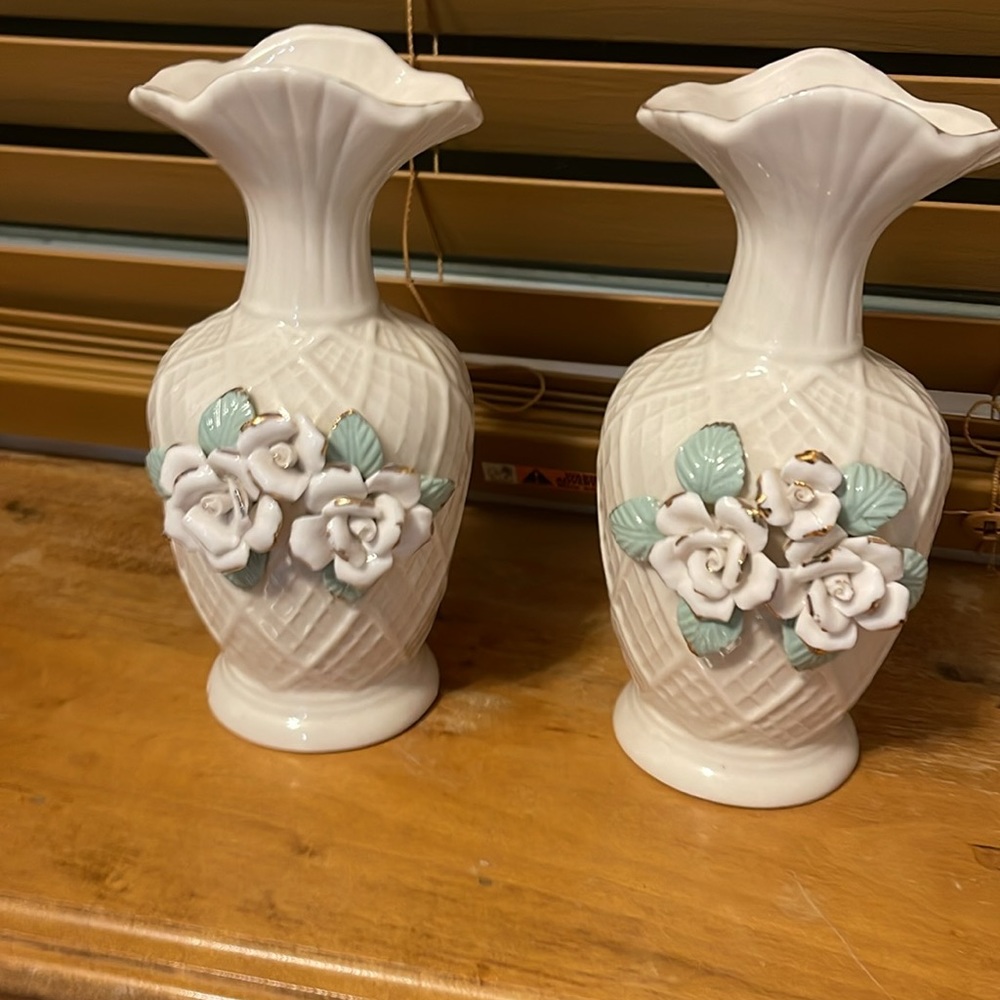Set of 2 Vintage bouquet Floral Vase